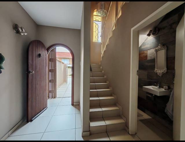 3 BEDROOM TOWNHOUSE FOR SALE IN THREE RIVERS PROPER